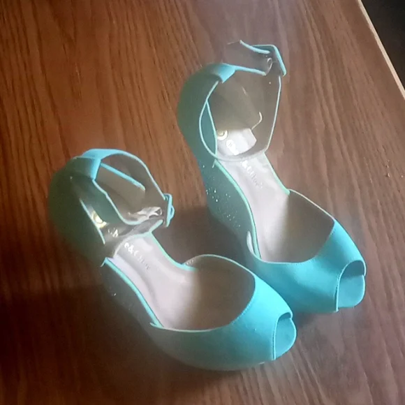 Nwt Platform heels - Picture 2 of 4